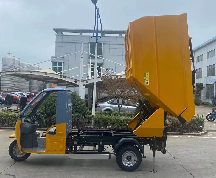 电动三轮后上桶清运车